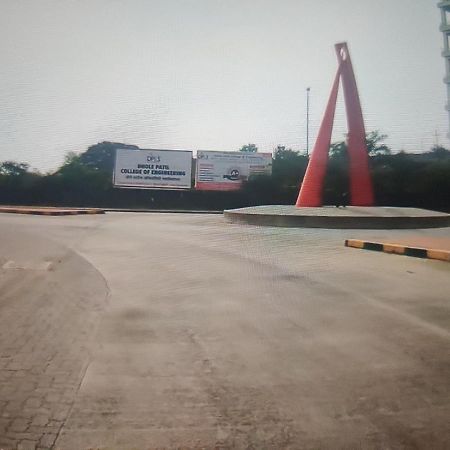 Pune Airport Eon Barclays Kharadi Luxe15 Suites Work Desks Extérieur photo